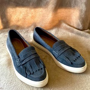 Crown Vintage 7.5 bluish gray suede slip on sneakers